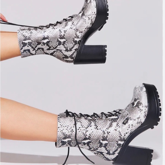 ROC platform lace up boots all leather snake print size 39 8 Made in Australia - Picture 2 of 10